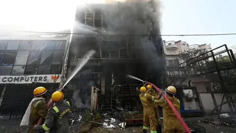 Inquiry ordered after 15 die in Lucknow fire