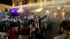 Intensifying Unrest in Georgia: Protesters Clash with Police at Presidential Palace