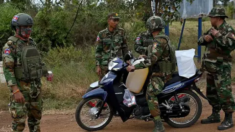 Cambodia Closes Border Crossings Amid Ongoing Thailand Conflict