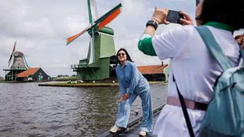 Zaanse Schans Village to Introduce Tourist Entry Fee Amid Overcrowding Concerns