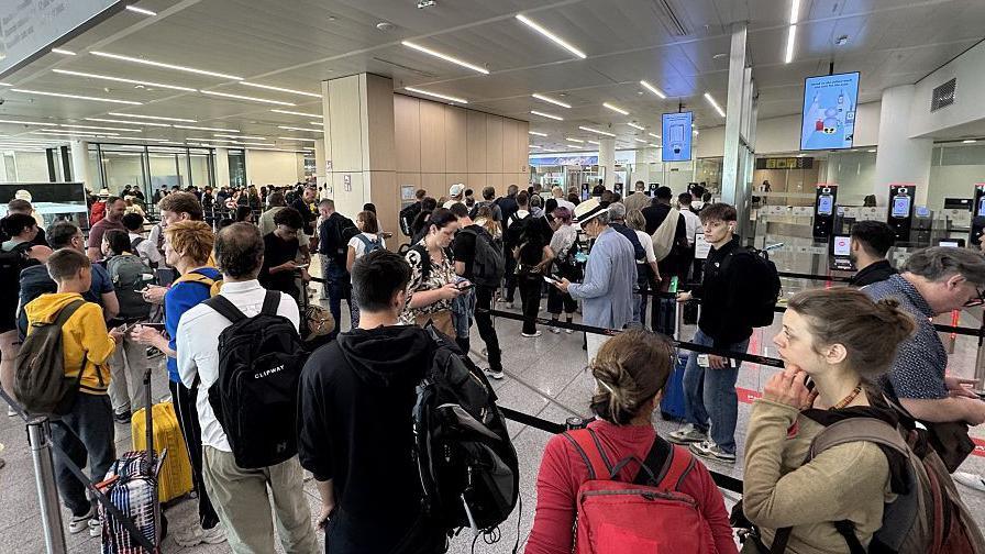 EU’s new digital border system shows cracks as travellers face long queues in Berlin