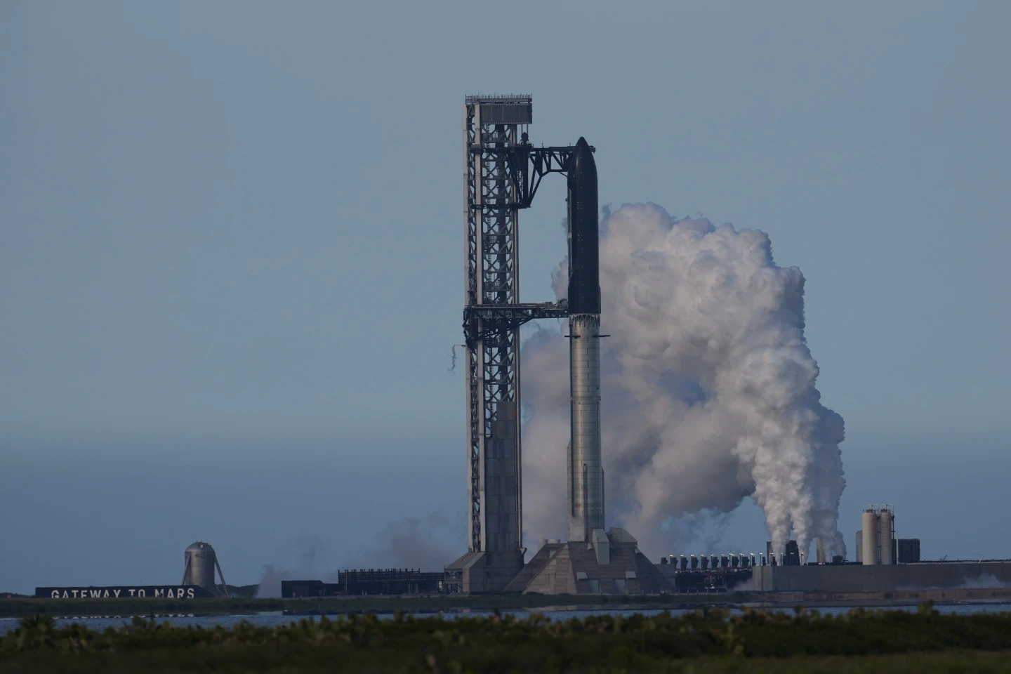 Starship Launch Halted: Quantum Entanglement Reveals 3 Alternate Futures for Lunar Mission