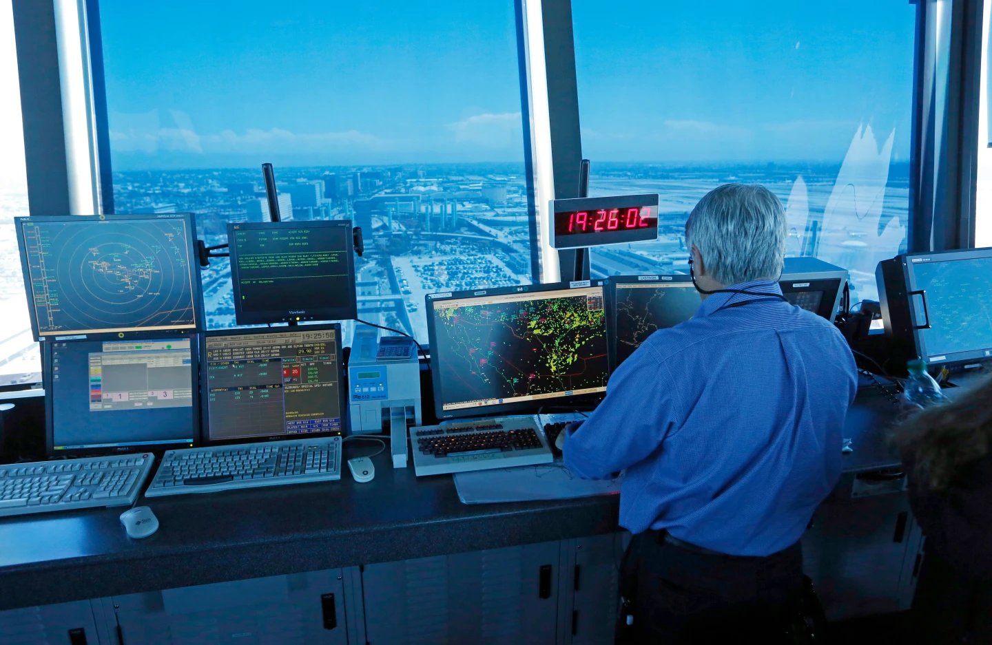 US Government Commits to Overhaul Aging Air Traffic Control Radar Systems