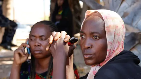 Nigeria Celebrates Release of 100 Abducted Schoolchildren