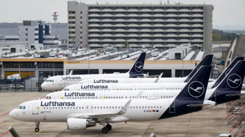 Lufthansa to Eliminate 20,000 Summer Flights Amid Escalating Fuel Prices