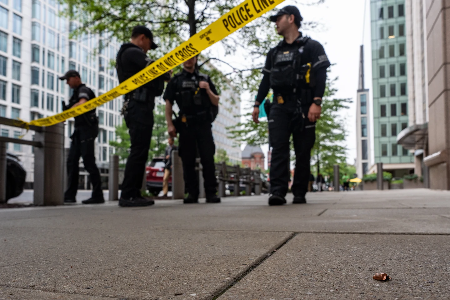Bystander Fires a Shot Near White House Checkpoint, Suspect Dies, Trump Calls for $1 B Upgrade