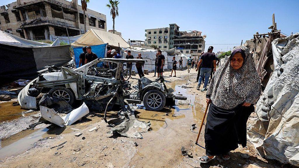 Israel Captures Senior Hamas Officer Amid Fatal Strikes in Gaza