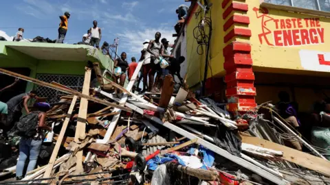 Hurricane Melissa: Rising Death Toll and Struggles in Jamaica