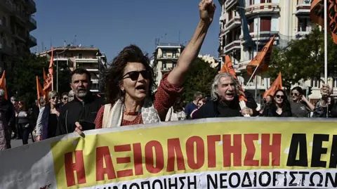Greece Enacts Controversial Labour Law Allowing Extended Workdays