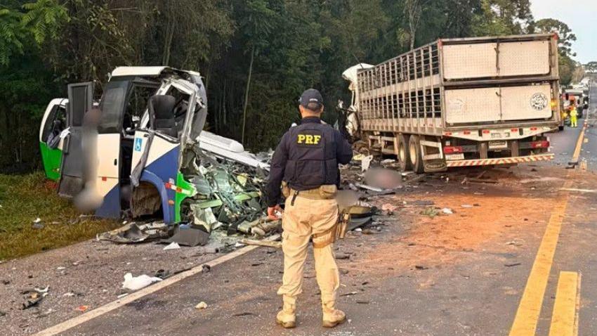Head‑On Crash on Brazil Highway Claims 23 Lives Including Children