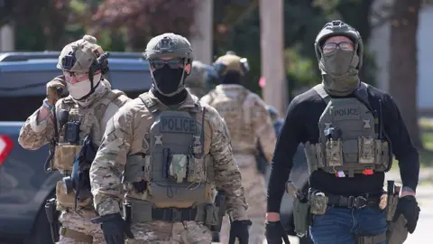 Exploring Federal Officer Pay Solutions Amid Shutdown: Trump Administration's Dilemma