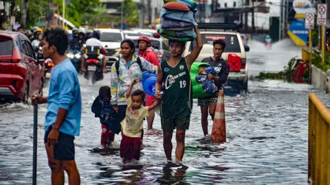 Typhoon Kalmaegi's Destruction in the Philippines as It Approaches Vietnam