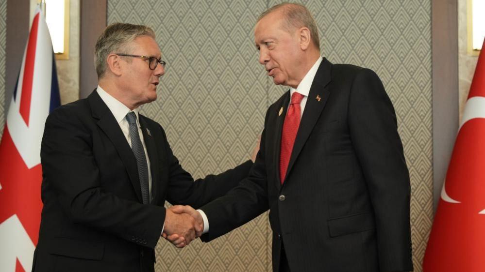 Turkish President Gifts Sir Keir Starmer Revolver at NATO Summit