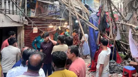 Devastating 5.5 Magnitude Earthquake Rocks Bangladesh, Leaving Five Dead and Hundreds Injured