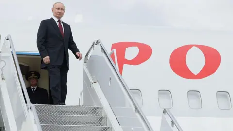 Navigating Challenges: Can Putin's 'Flying Kremlin' Access EU Airspace for Budapest Summit?