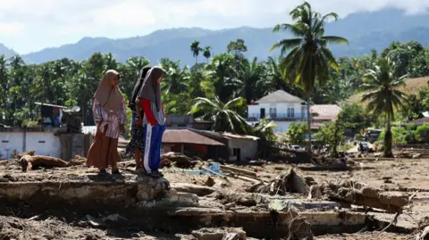 Tragic Floods in Indonesia: Death Toll Surpasses 500 as Aid Efforts Struggle