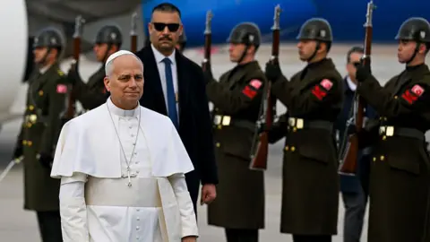 Pope Leo XIV Commences Historic Visit to Turkey on Papal Debut