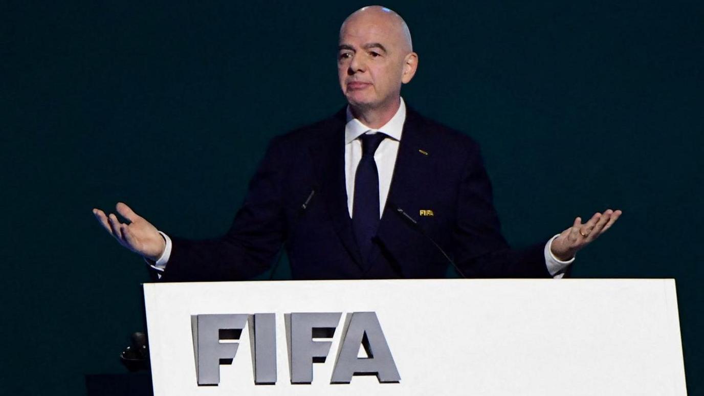 Infantino faces non‑cooperation threat as clubs withdraw support
