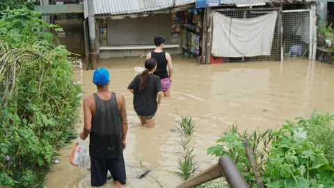 Tragedy Strikes the Philippines: Six Lives Lost as Super Typhoon Fung-wong Hits