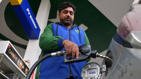 Reopening of the Hormuz Strait Cuts Oil Prices – What Does Tomorrow Look Like?