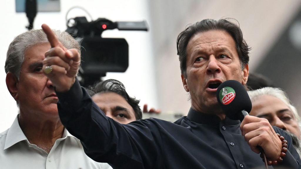 Cricket Legends Demand Proper Medical Care for Imran Khan in Jail