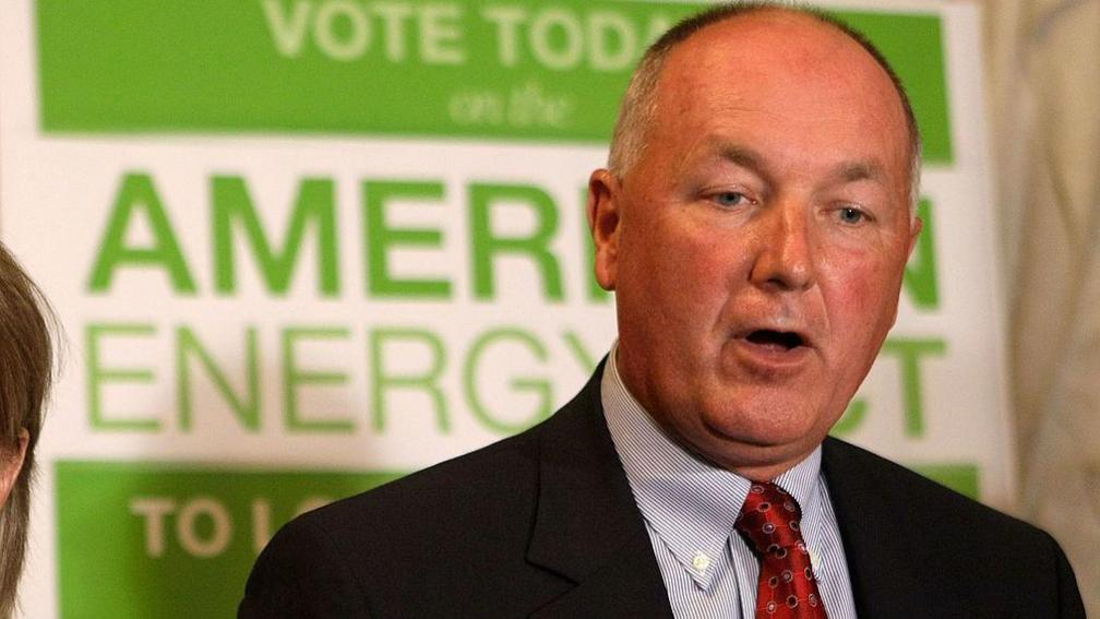 Hundreds of Canadians Petition to Expel US Ambassador Pete Hoekstra Amid Trade Tensions