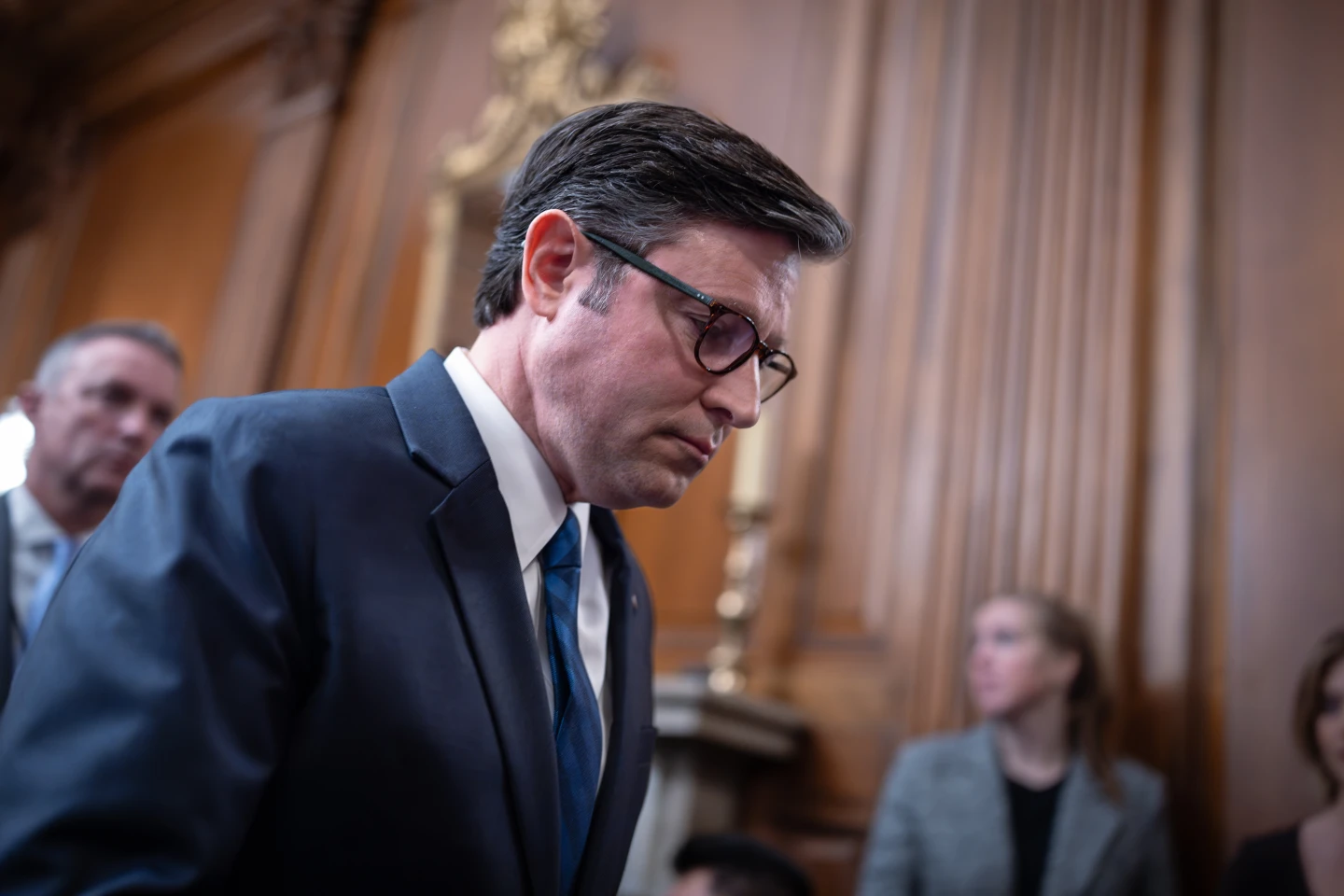 Government Shutdown Pressures Americans as Help Remains Uncertain