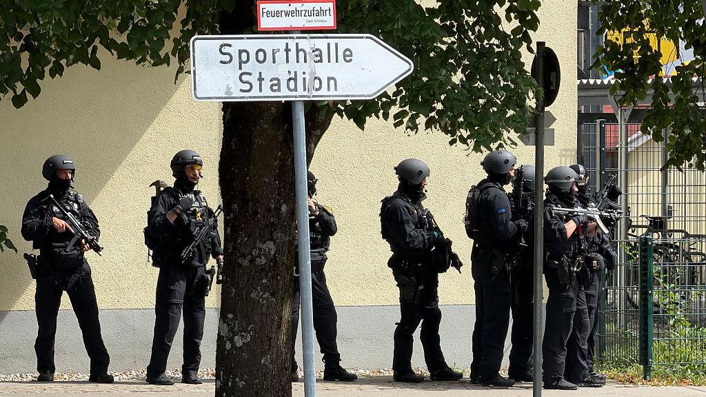 16‑Year‑Old Arrested After Knife and Gun Attack Injures Two 13‑Year‑Old Girls in Bavarian School