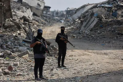 Challenges Mount as Hamas Fighters Remain in Tunnels, Hindering Gaza Ceasefire Negotiations