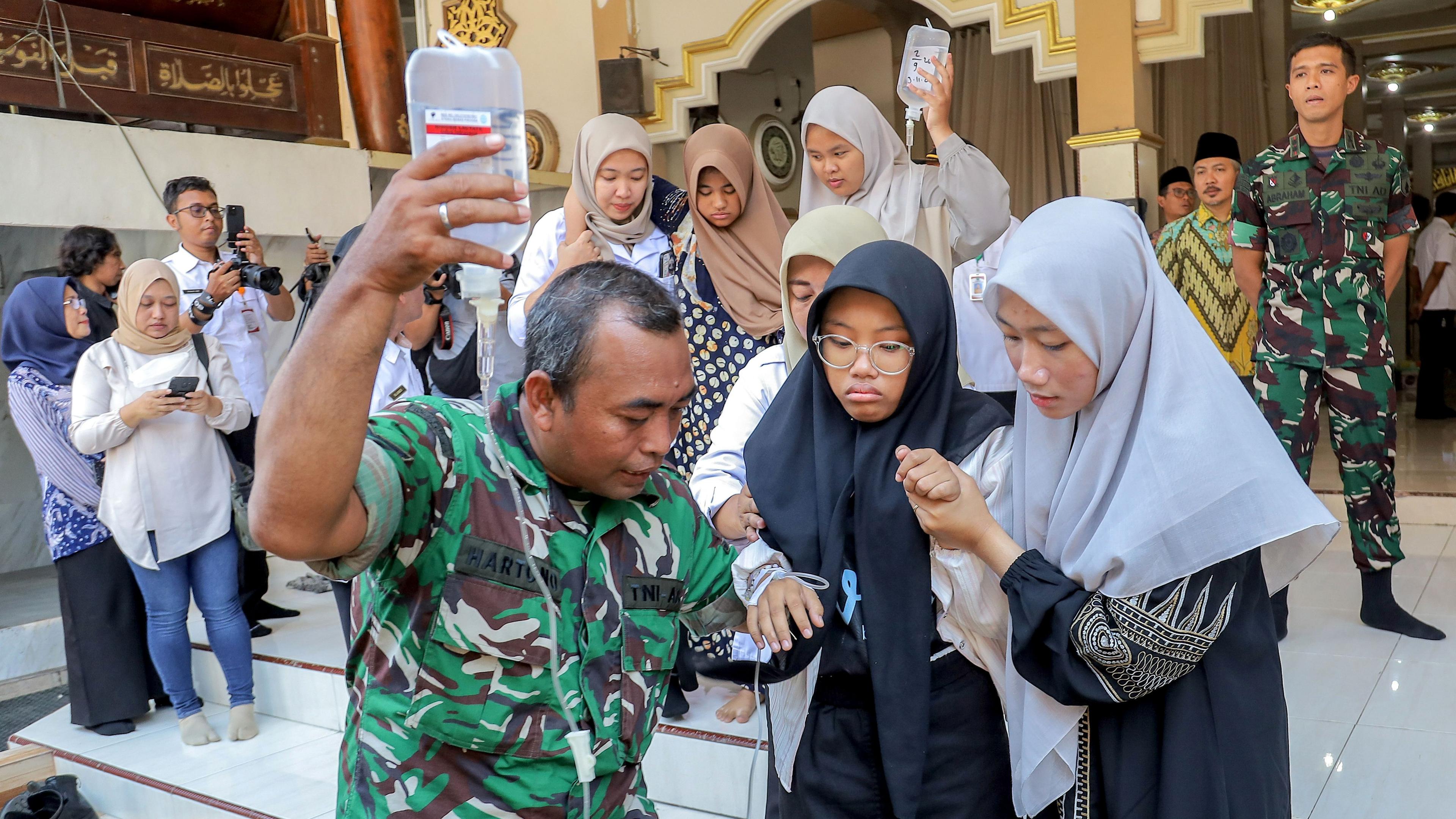 Mass Food Poisoning Hits Indonesian Free School Meals, Over 2,000 Students and Teachers Suffer