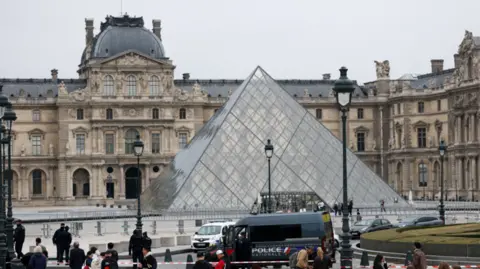 Petty Criminals Behind Louvre Heist, Says Paris Prosecutor