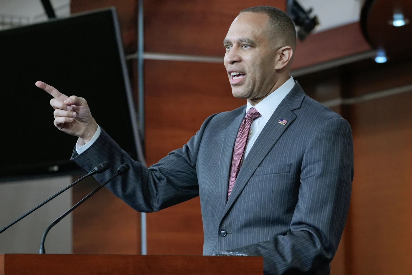 House Passes Historic War Powers Resolution Compelling Trump to Withdraw from Iran Conflict