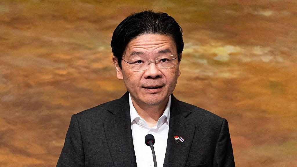 Singapore’s Premier Receives 60% Pay Raise, Pledges to Donate New Salary to Charity
