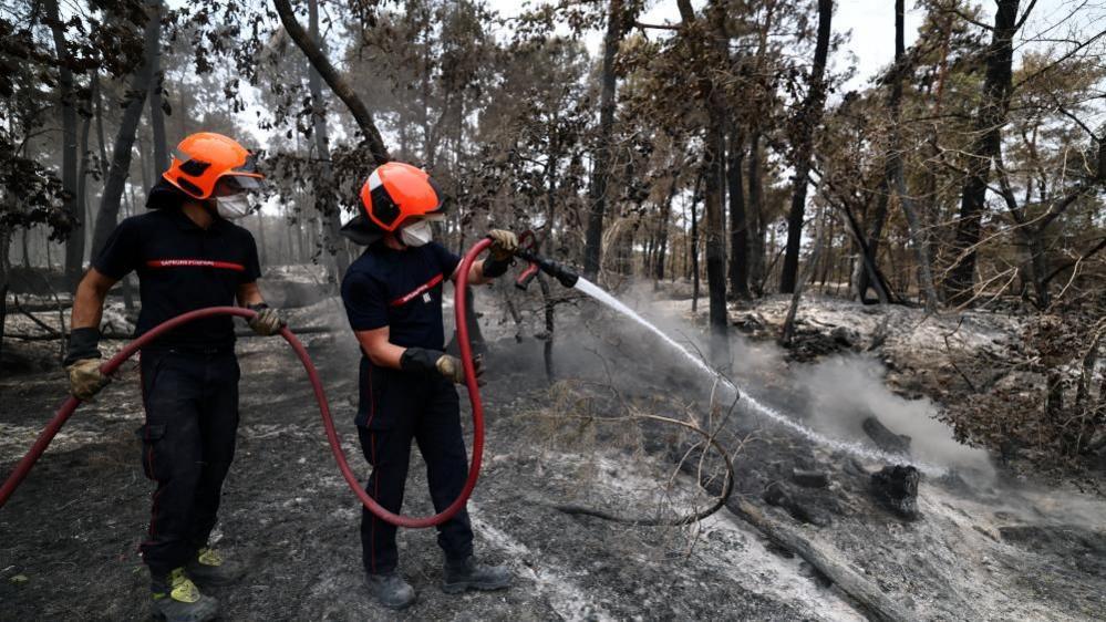 Volunteer Firefighter Under Investigation After Igniting 2,000‑Hectare Blaze South of Paris