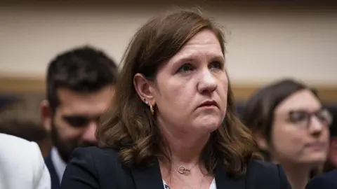 Supreme Court Examines Presidential Authority Over Federal Agencies in Trump v Slaughter